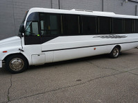Limo Bus Knoxville (7) - Transporte de coches