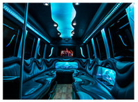 Milwaukee Party Bus (1) - Inchirieri Auto