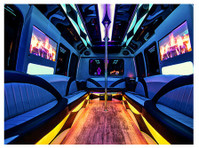 Milwaukee Party Bus (3) - Аренда Автомобилей