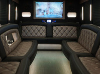 Amazing Party Buses & Limos in Sioux Falls, SD (3) - Location de voiture