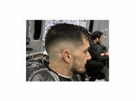 Zapata's Barbershop (1) - Hairdressers