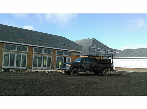 Husky Roofing - Montatori & Contractori de acoperise