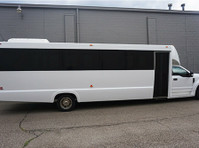 Limo Bus Cedar Rapids (6) - Autoverhuur