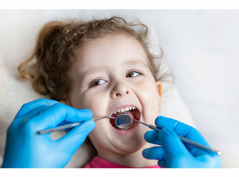Lincolnwood Family Dental - Zubní lékař