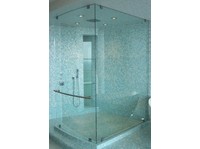 CHC Glass and Mirror Inc. (2) - Janelas, Portas e estufas