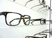 Designer Sunglasses & Eyeglasses (2) - Ópticas