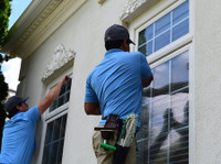 Labor Panes Window Cleaning Greensboro (4) - Servicios de limpieza
