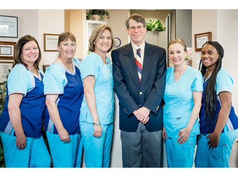 C. Thomas Graham, DMD - Savannah Dentist - Dentistas
