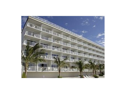 Princess Bayside Beach Hotel - Hotels & Hostels
