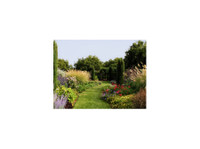 Thompson Landscape Company (2) - Jardineros