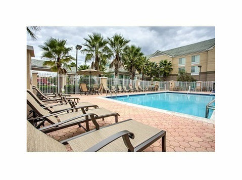Hilton Garden Inn Orlando East/UCF Area - Hotels & Hostels