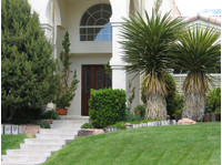 Redwood Landscaping Services Inc (1) - Gardeners & Landscaping