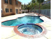 Huntington Beach Pool Service Co. (1) - Swimming Pools & Baths