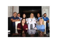 Cal Dental Group (1) - Dentistas
