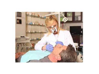 Cal Dental Group (3) - Dentistas