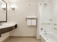 Hilton Garden Inn Wallingford/Meriden (2) - Hotels & Hostels