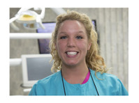 Avon Family and Cosmetic Dentistry (8) - Dentistas