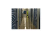 Roslindale Self Storage (1) - Spaţii de Depozitare