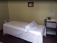 Miracle Physical Therapy and Massage Center (1) - Hôpitaux et Cliniques