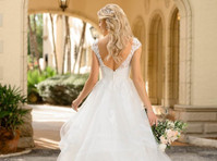 Azaria Bridal - Wedding Gowns & Tuxedo Rental (4) - Oblečení