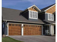 Tip Top Garage Doors (5) - Builders, Artisans & Trades