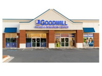 Goodwill Attended Donation Center (1) - Ropa