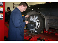 Les Schwab Tires – Barbur Blvd. (3) - Údržba a oprava auta