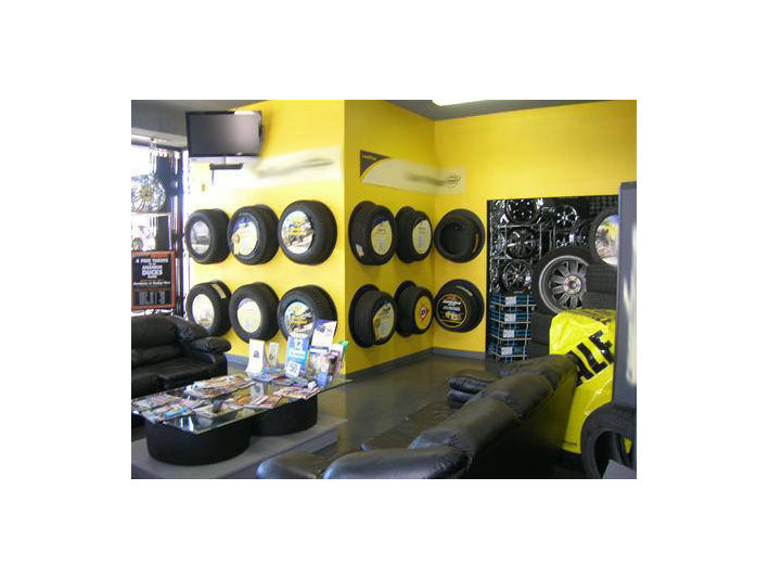 Les Schwab Tire Center - Автомобилски поправки и сервис на мотор