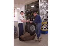 Les Schwab Tire Center (3) - Reparação de carros & serviços de automóvel