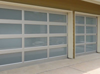 Hutchins Garage Doors (1) - Ikkunat, ovet ja viherhuoneet