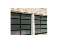Hutchins Garage Doors (2) - Ikkunat, ovet ja viherhuoneet