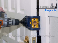 Shoreline Garage Door Repair (3) - Services de construction