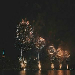 4th of July 2024 Family Fireworks Cruise Nyc on the Avalon Yacht - All Inclusive Open Bar, Buffet