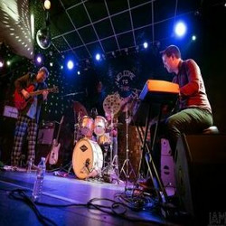 Live music at Leopold Square: Julian Jones and Svarc Hanley Longhawn