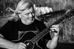 Phil Beer in concert