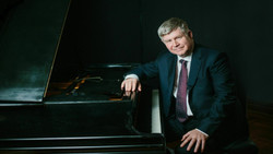 Schumann Cycle: "Love and Nature Iii" by Pianist Ian Hobson