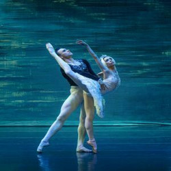 Swan Lake: International Ballet Stars in London, On!