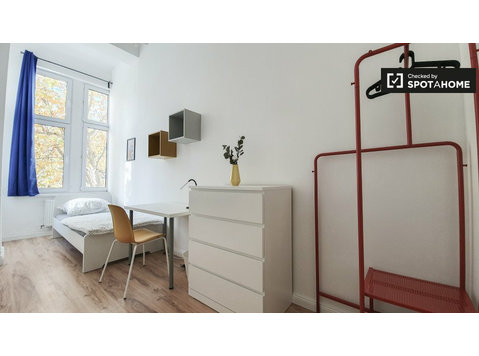 Alquiler de habitaciones en apartamento de 5 habitaciones… - Alquiler