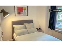 Habitación en el elegante apartamento de 2 dormitorios… - Te Huur