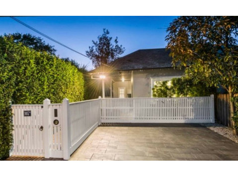Beautiful family home in Caulfield North - For Rent