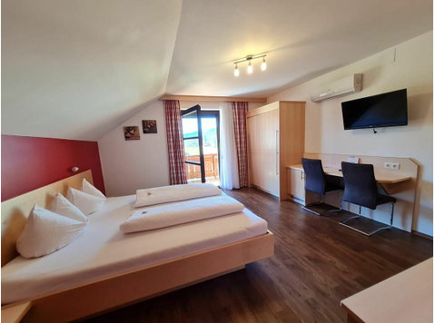 Hotel Room Plus Kitchen etc. - Disewakan