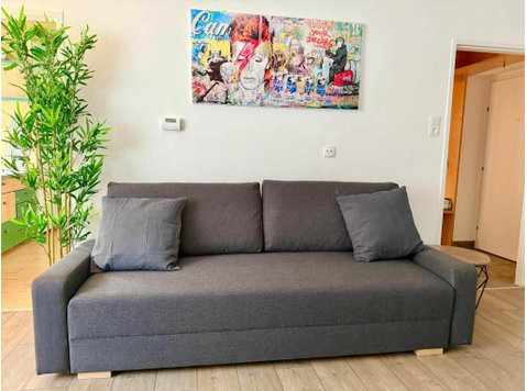 Cosy Apartment Near Airport & Train - For Rent