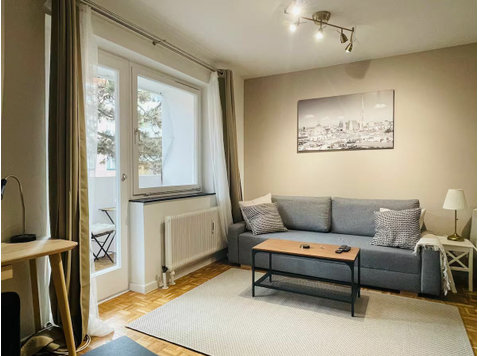 Central Station with sunny Balcony, quiet, 1month+ - For Rent