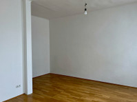 Spacious Room in Shared Flat, 1050 Vienna - Комнаты