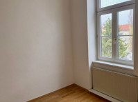 Spacious Room in Shared Flat, 1050 Vienna - Комнаты