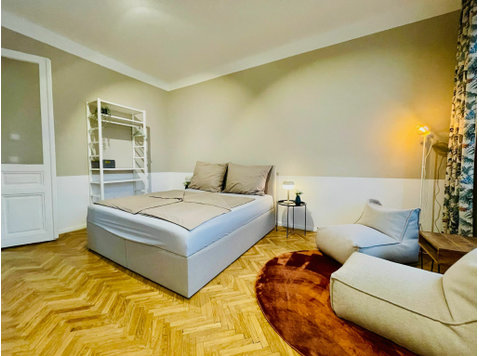 3 stations to Vienna‘s center, close to UNO Vienna… - For Rent