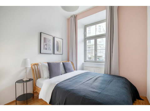 Alsergrund 1br w/ elevator & rooftop terrace - For Rent