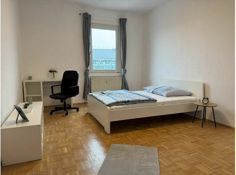 Angenehme 3er WG im 2.Bezirk neben WU - For Rent