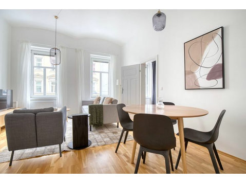 Charming 2-room flat in Meidling with modern decor and… - Til leje