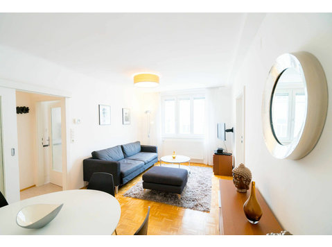 Charming furnished apartment in a quiet area, centrally… - For Rent